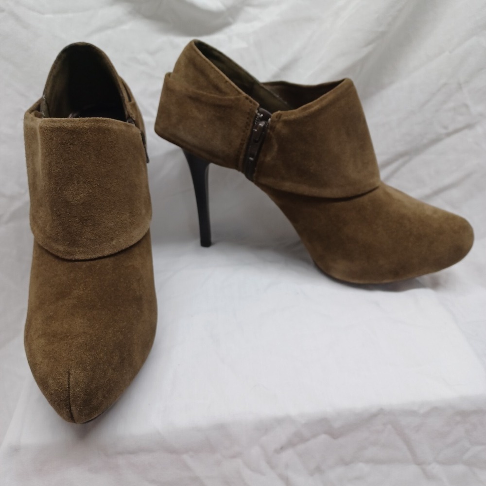 10 M Fergie heeled booties Boots Olive NEW side zipper leather Fergalicious 1